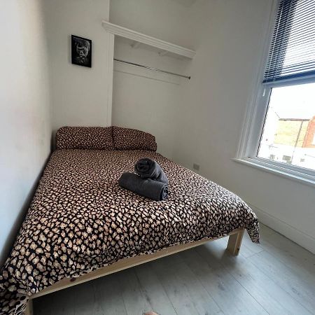 Safari Apartment, Free Parking, 10Min Walk To Blackpool Tower, Sleeps 12 Esterno foto