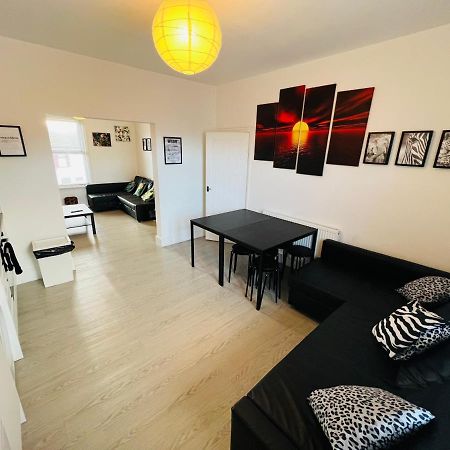 Safari Apartment, Free Parking, 10Min Walk To Blackpool Tower, Sleeps 12 Esterno foto