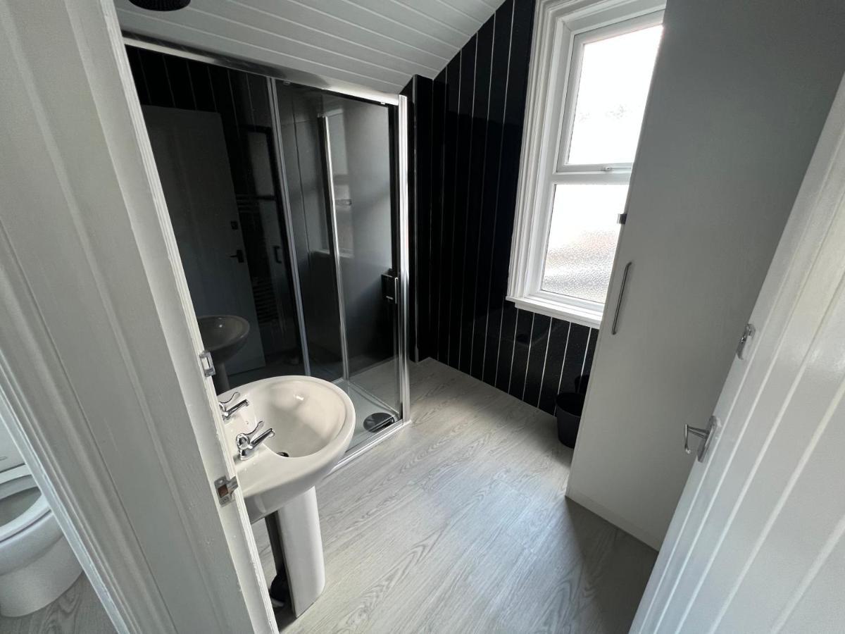 Safari Apartment, Free Parking, 10Min Walk To Blackpool Tower, Sleeps 12 Esterno foto