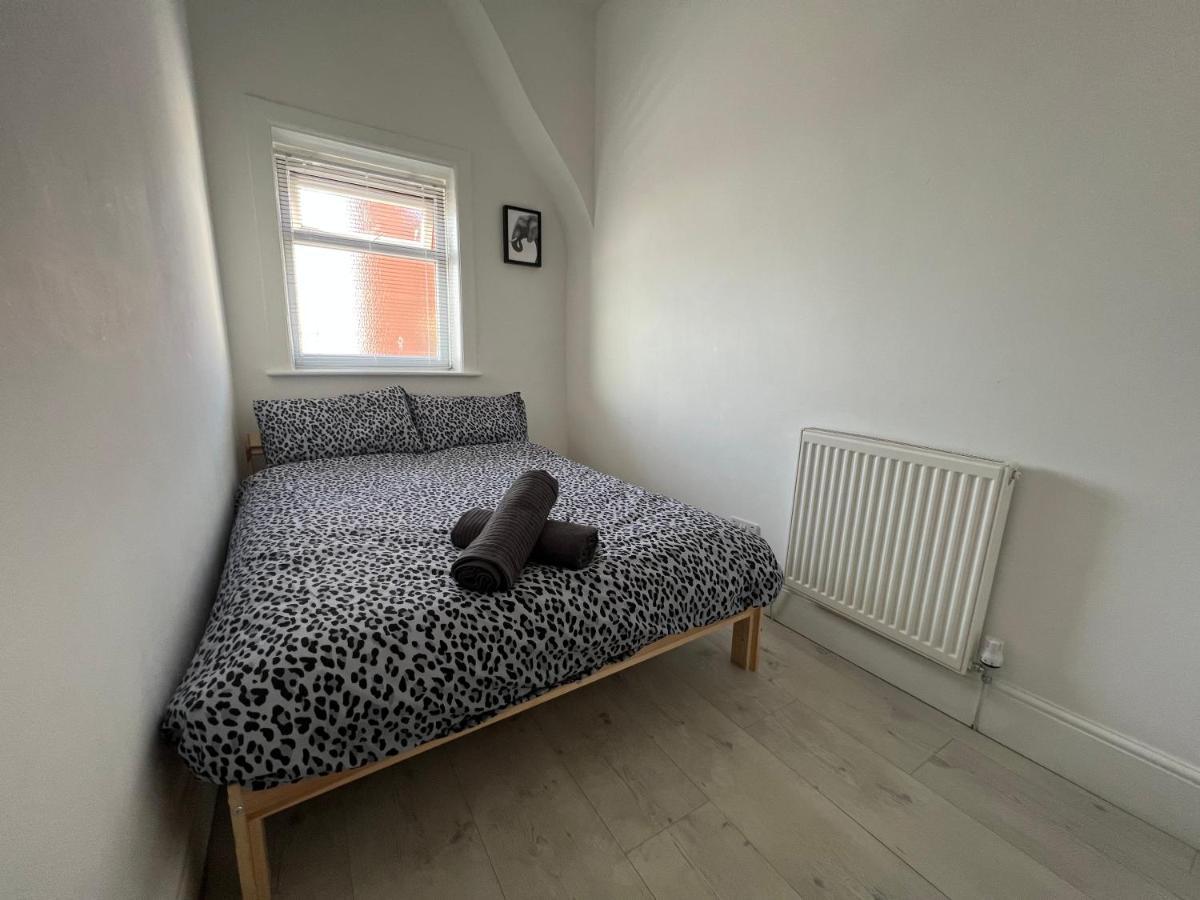 Safari Apartment, Free Parking, 10Min Walk To Blackpool Tower, Sleeps 12 Esterno foto