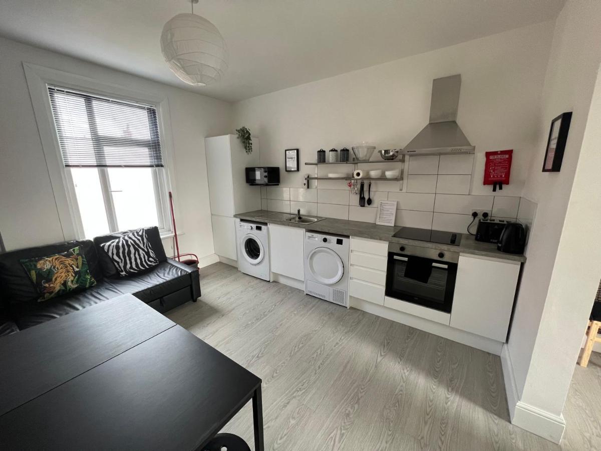 Safari Apartment, Free Parking, 10Min Walk To Blackpool Tower, Sleeps 12 Esterno foto