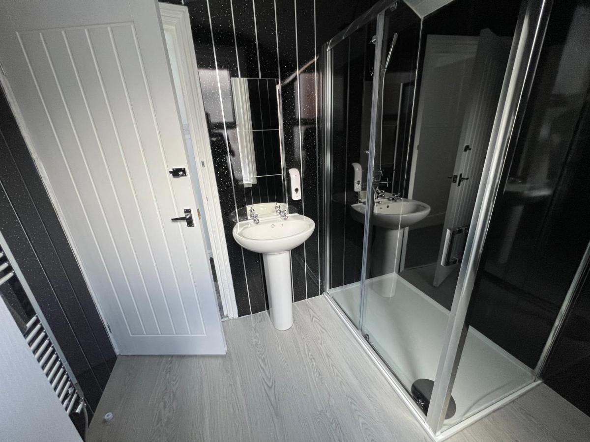 Safari Apartment, Free Parking, 10Min Walk To Blackpool Tower, Sleeps 12 Esterno foto
