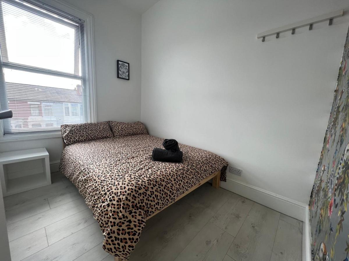 Safari Apartment, Free Parking, 10Min Walk To Blackpool Tower, Sleeps 12 Esterno foto
