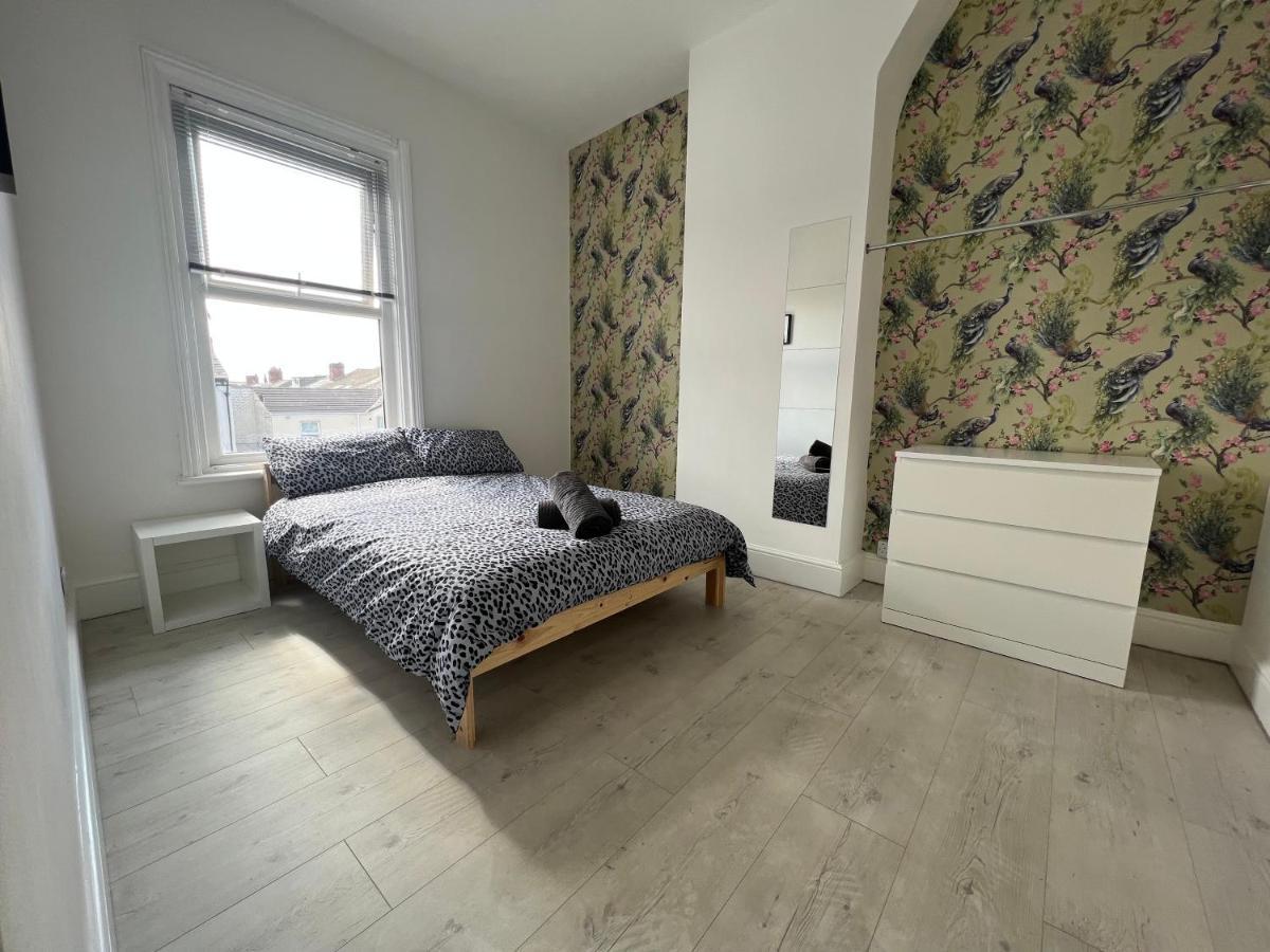 Safari Apartment, Free Parking, 10Min Walk To Blackpool Tower, Sleeps 12 Esterno foto
