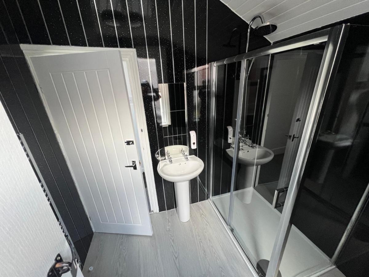 Safari Apartment, Free Parking, 10Min Walk To Blackpool Tower, Sleeps 12 Esterno foto