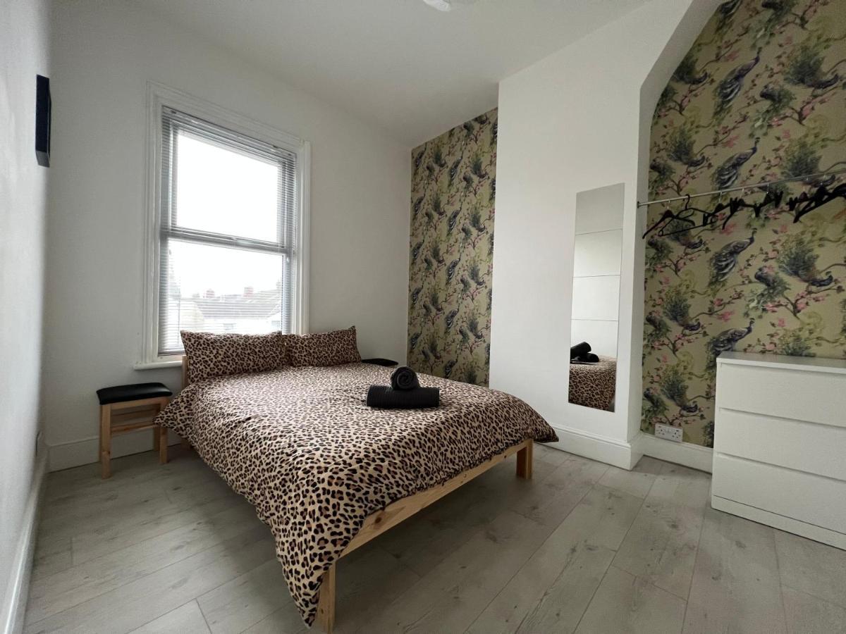 Safari Apartment, Free Parking, 10Min Walk To Blackpool Tower, Sleeps 12 Esterno foto
