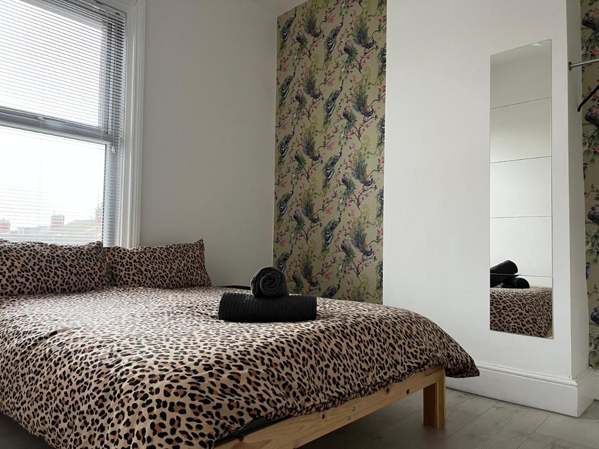 Safari Apartment, Free Parking, 10Min Walk To Blackpool Tower, Sleeps 12 Esterno foto