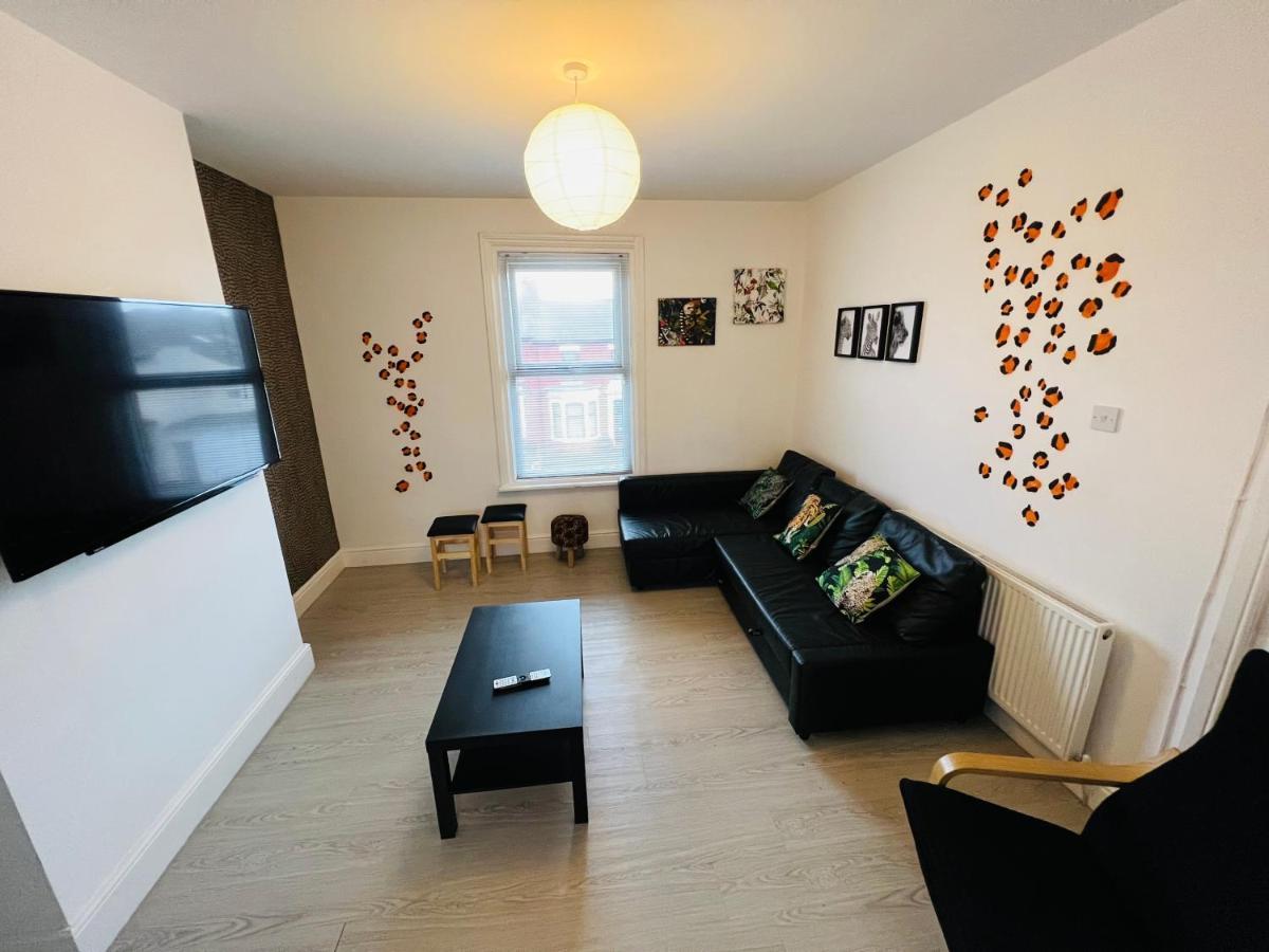 Safari Apartment, Free Parking, 10Min Walk To Blackpool Tower, Sleeps 12 Esterno foto
