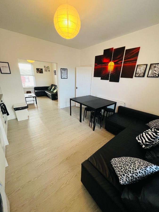 Safari Apartment, Free Parking, 10Min Walk To Blackpool Tower, Sleeps 12 Esterno foto