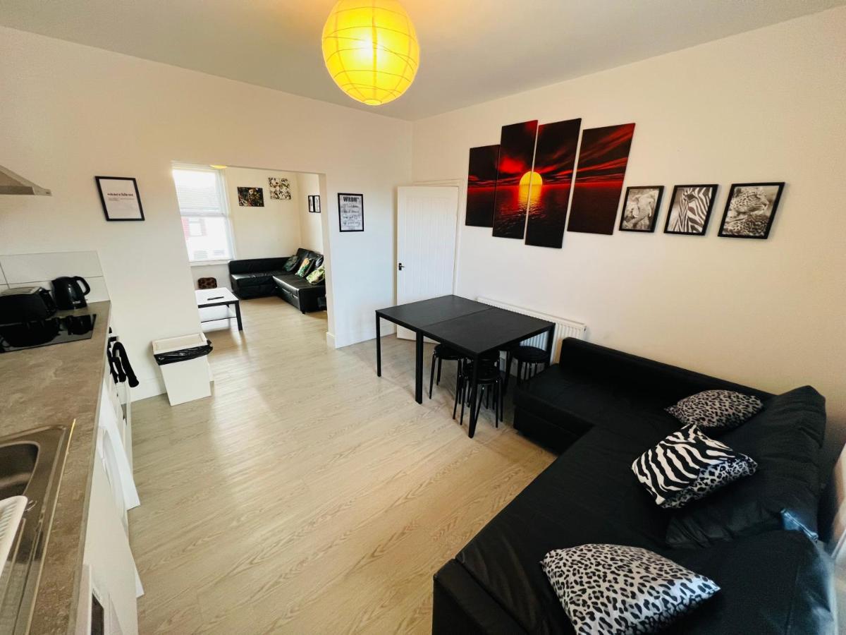 Safari Apartment, Free Parking, 10Min Walk To Blackpool Tower, Sleeps 12 Esterno foto