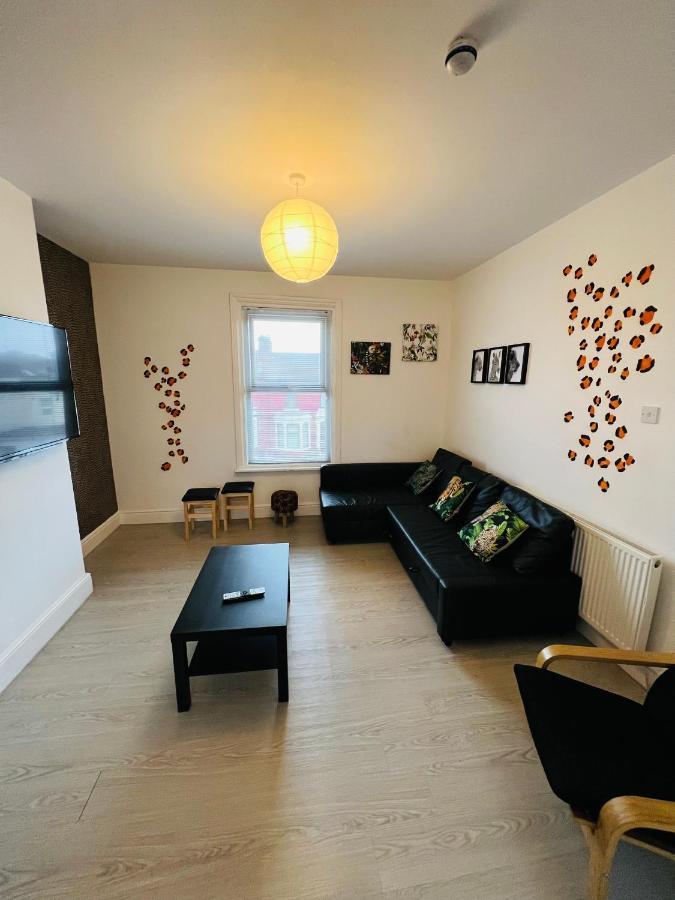 Safari Apartment, Free Parking, 10Min Walk To Blackpool Tower, Sleeps 12 Esterno foto